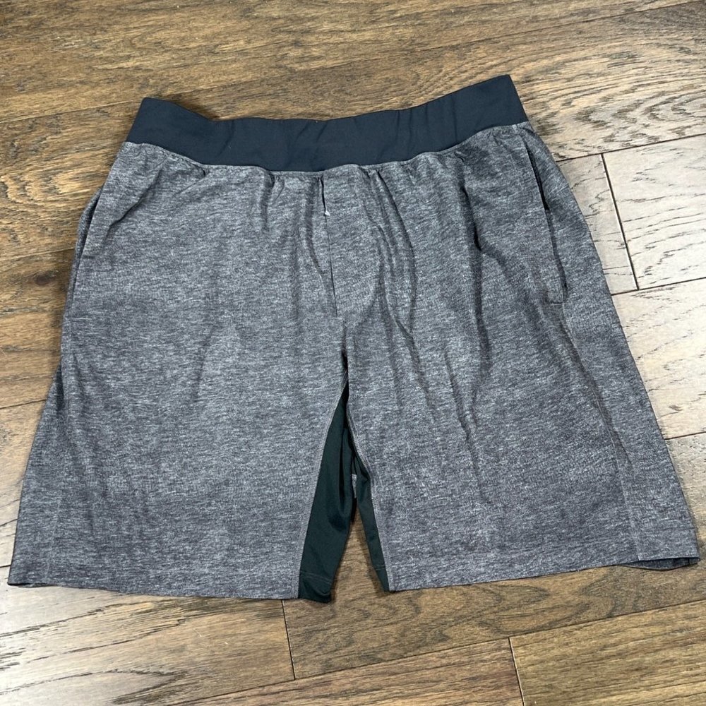 LULULEMON Men’s Pace Breaker Linerless Shorts Gray Black Sz S EUC